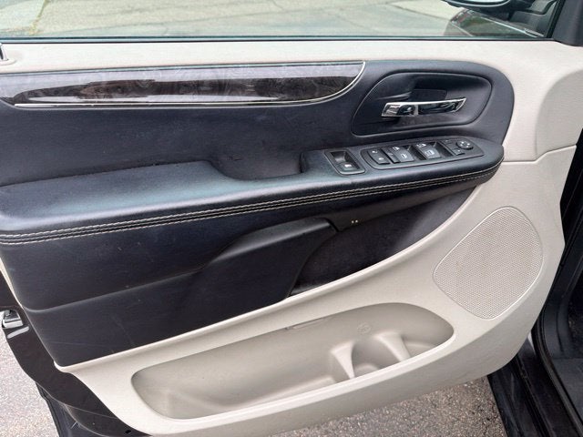 2015 Chrysler Town & Country Touring