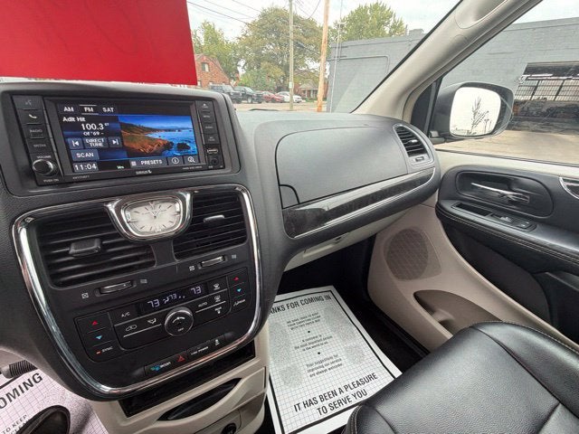 2015 Chrysler Town & Country Touring