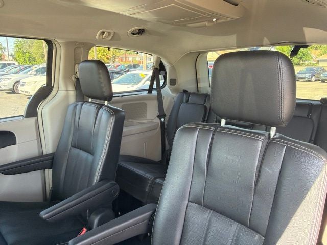 2014 Chrysler Town & Country Touring-L