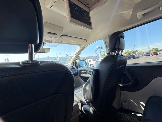 2014 Chrysler Town & Country Touring-L