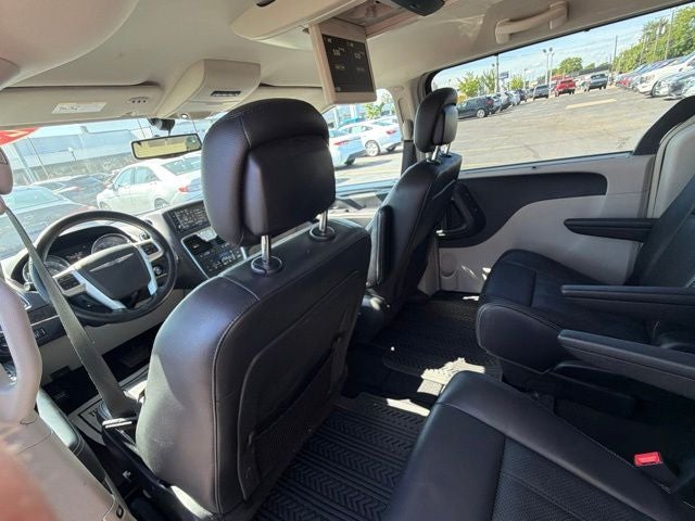 2014 Chrysler Town & Country Touring-L