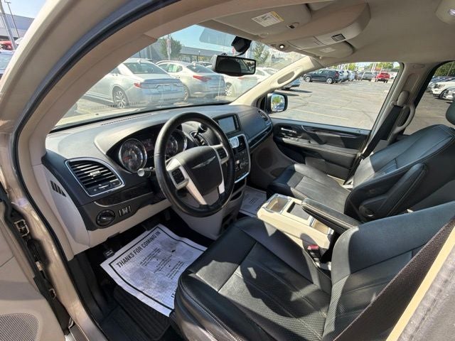 2014 Chrysler Town & Country Touring-L