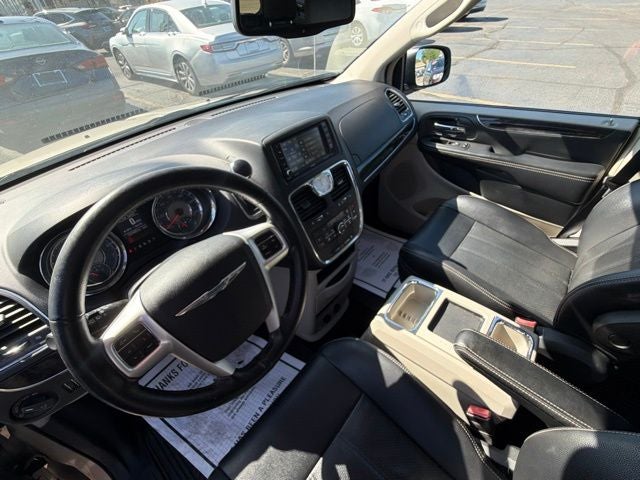 2014 Chrysler Town & Country Touring-L