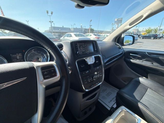 2014 Chrysler Town & Country Touring-L