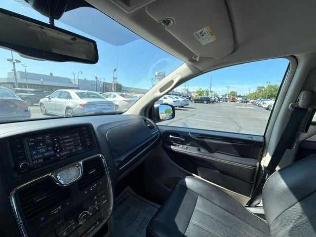 2014 Chrysler Town & Country Touring-L