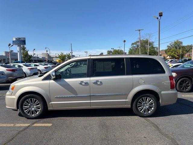 2014 Chrysler Town & Country Touring-L