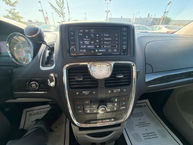 2014 Chrysler Town & Country Touring-L