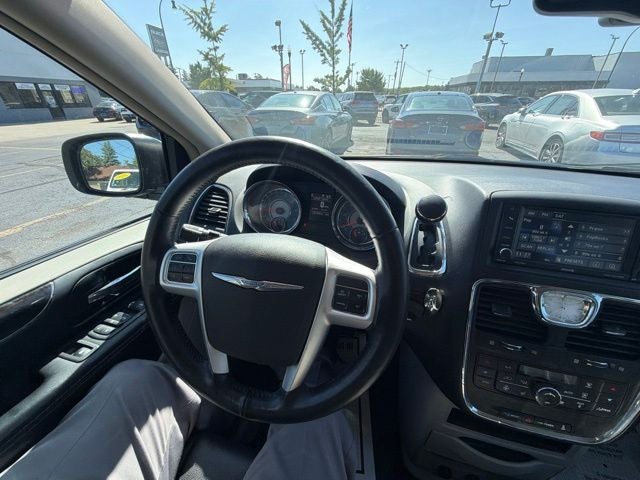2014 Chrysler Town & Country Touring-L