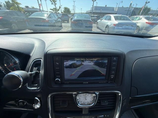 2014 Chrysler Town & Country Touring-L
