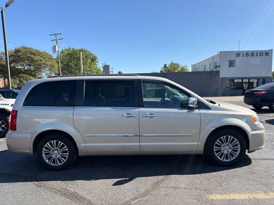 2014 Chrysler Town & Country Touring-L