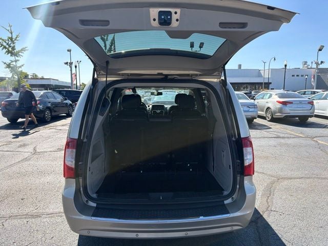 2014 Chrysler Town & Country Touring-L